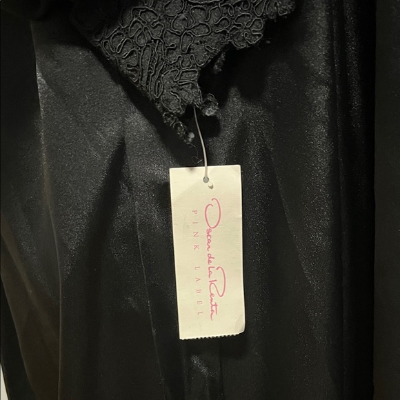 NWT Oscar de la Renta Black Satin Robe with Lace Trim - Picture 5 of 5